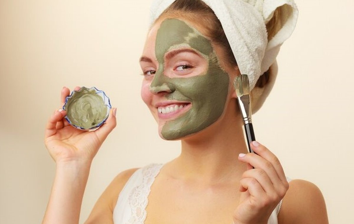 beneficios de la mascarilla de te verde en la piel mujer|