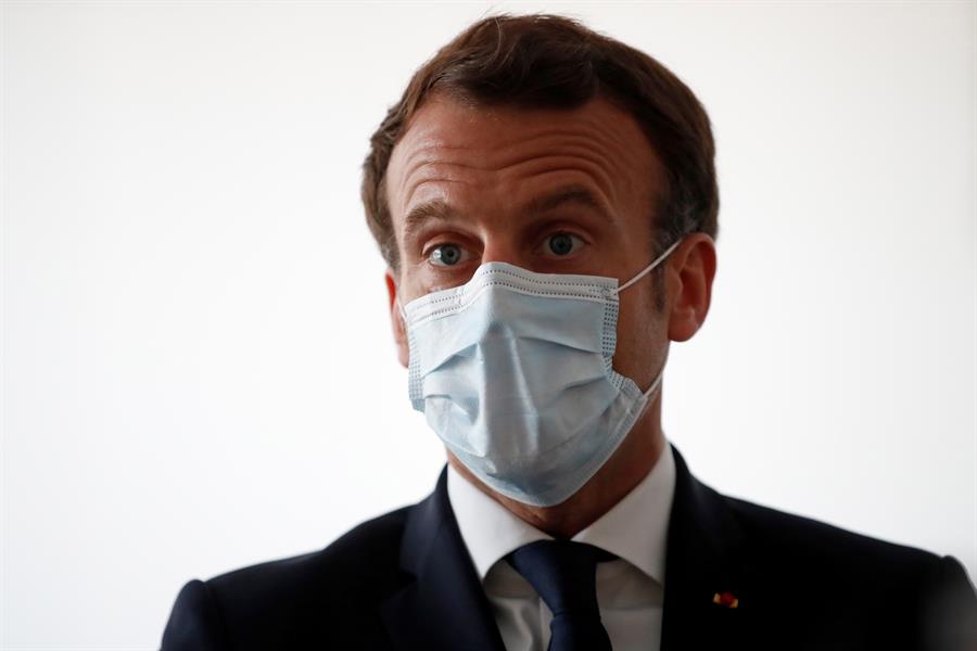 Macron, decidido a sacudir a los no vaccinados: 