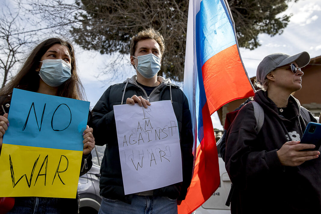Más de trescientos científicos rusos firman un manifiesto contra la guerra en Ucrania
