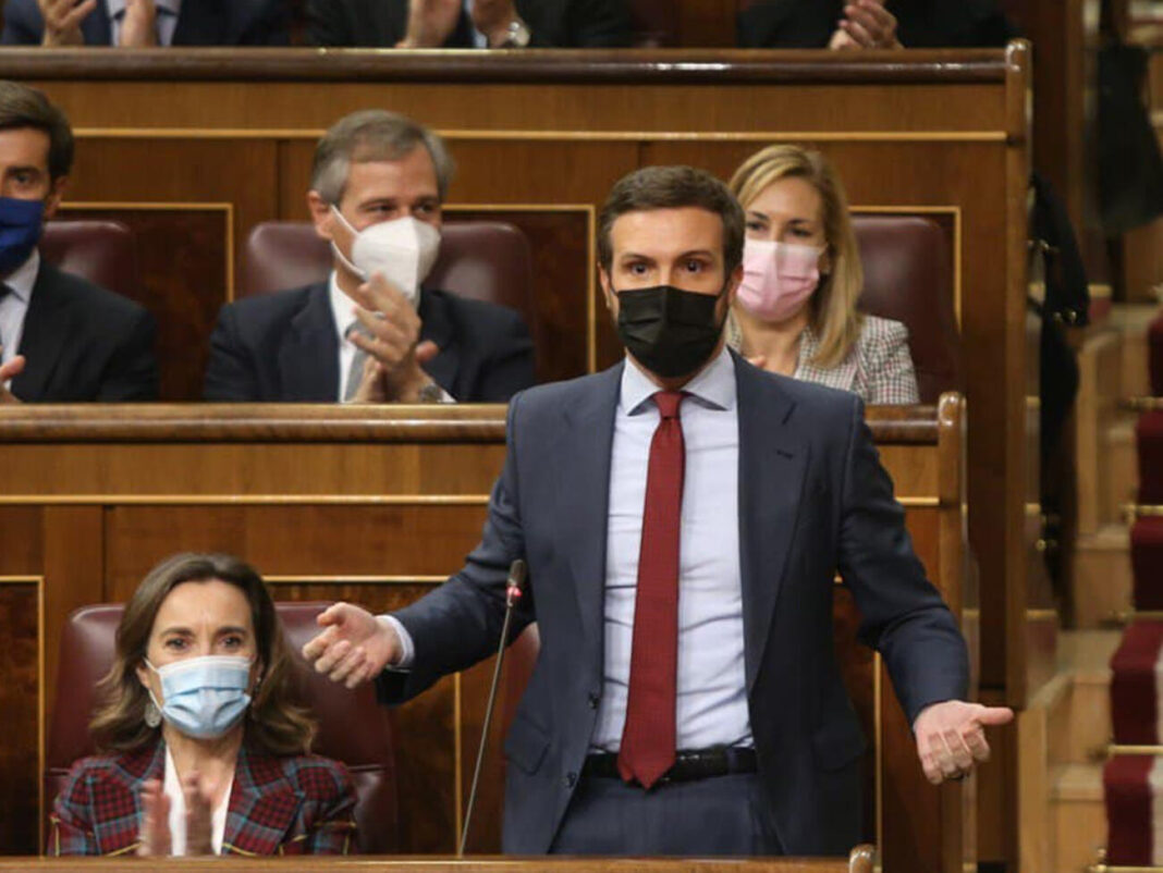Revuelta contra Pablo Casado del grupo parlamentario del PP en el congreso español
