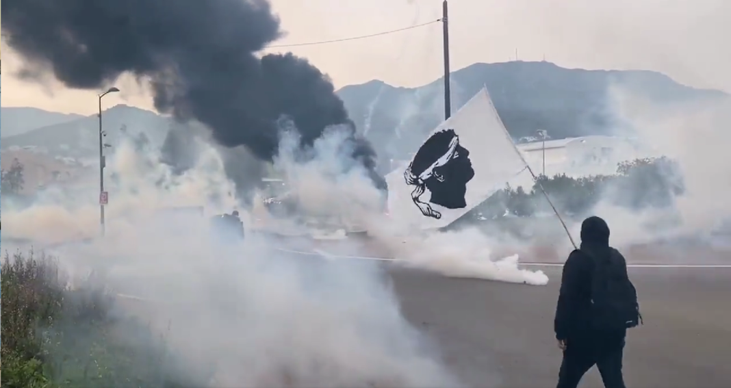 Incidentes en Córcega en respuesta de un vídeo polémico en el que aparecen policías cantando la Marsellesa durante el entierro de Colonna
