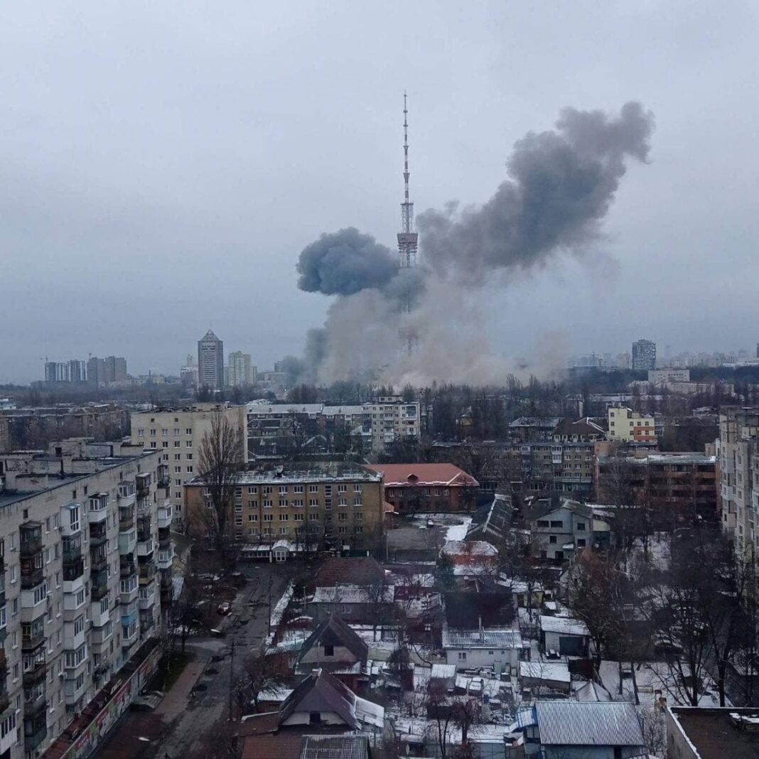 Rusia ataca la torre de televisión de Kiev
